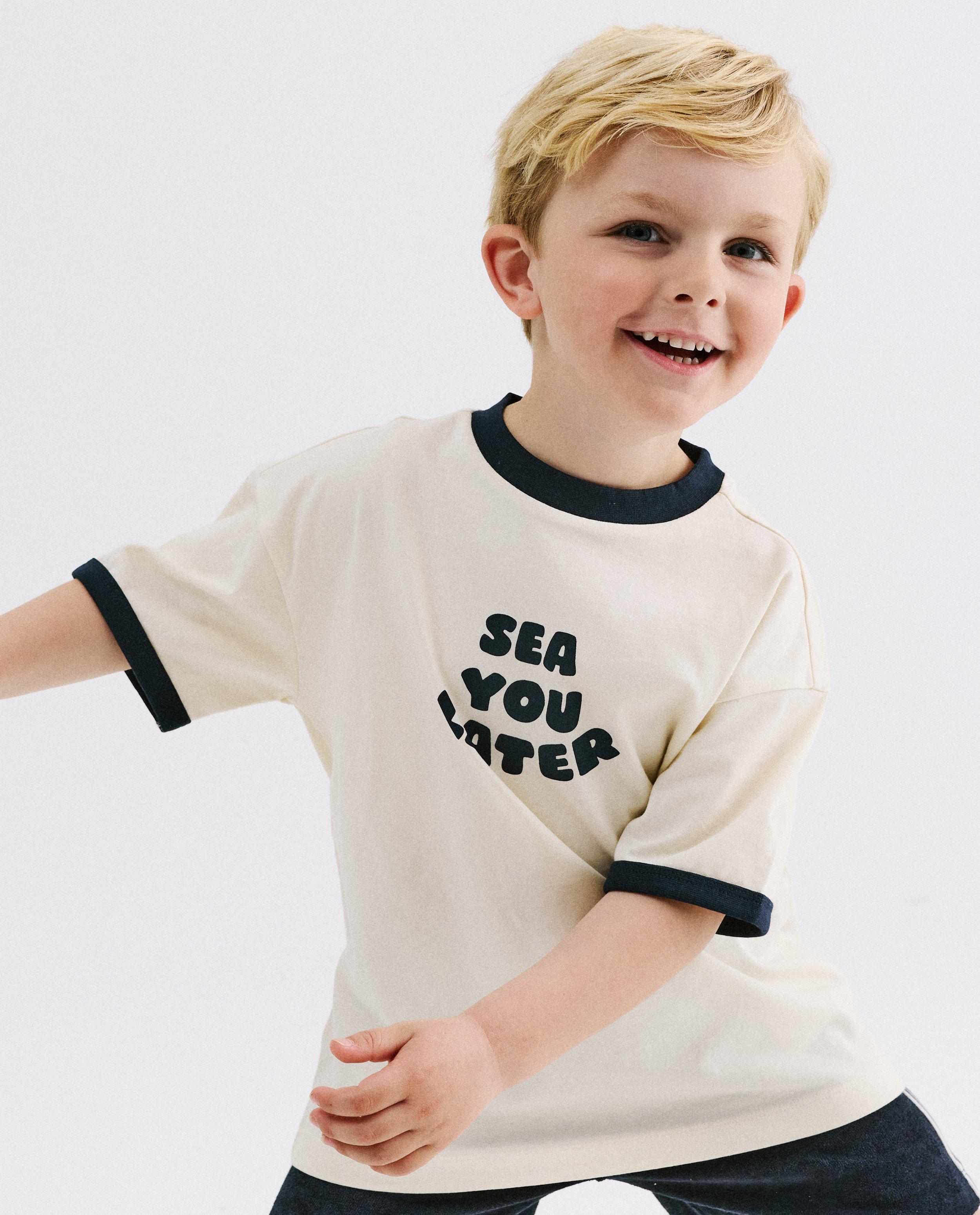 T-shirt avec inscription en relief - D&eacute;tails du produit - bleu fonc&eacute; - image num&eacute;ro 1