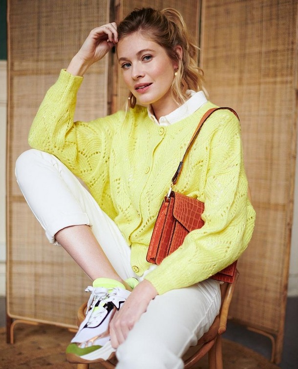 Coloré en jaune Coloré en jaune