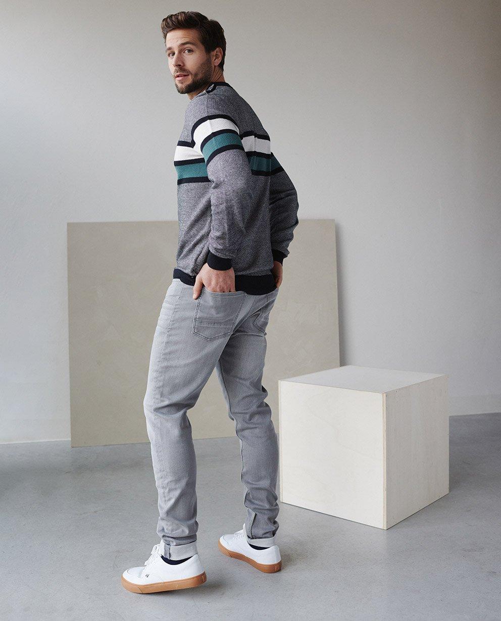 Élégant dans ce pull