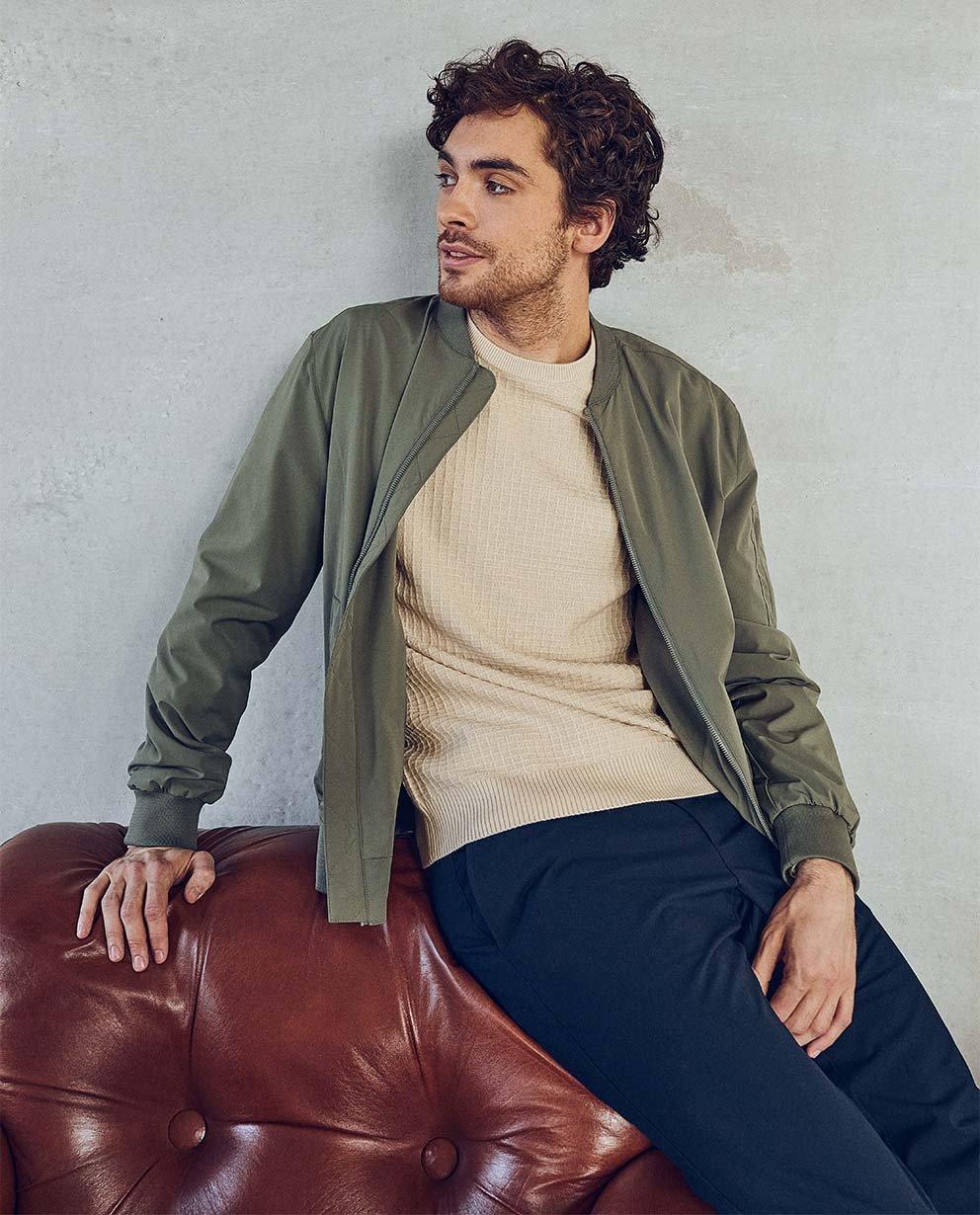 Trendy bomber look - 