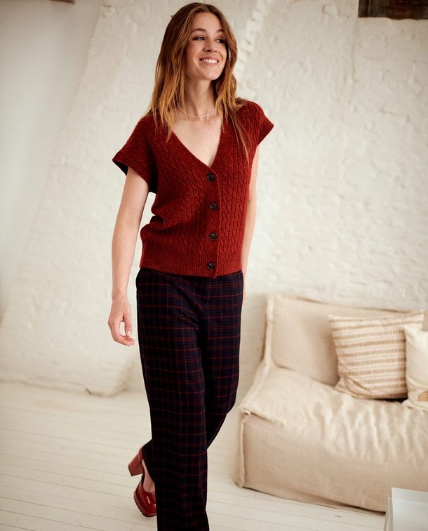 Bordeaux outfit met geruite broek Bordeaux outfit met geruite broek