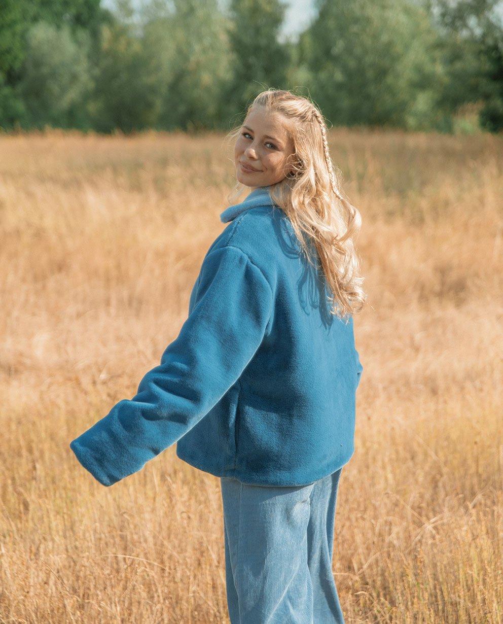 Blauwe teddy look