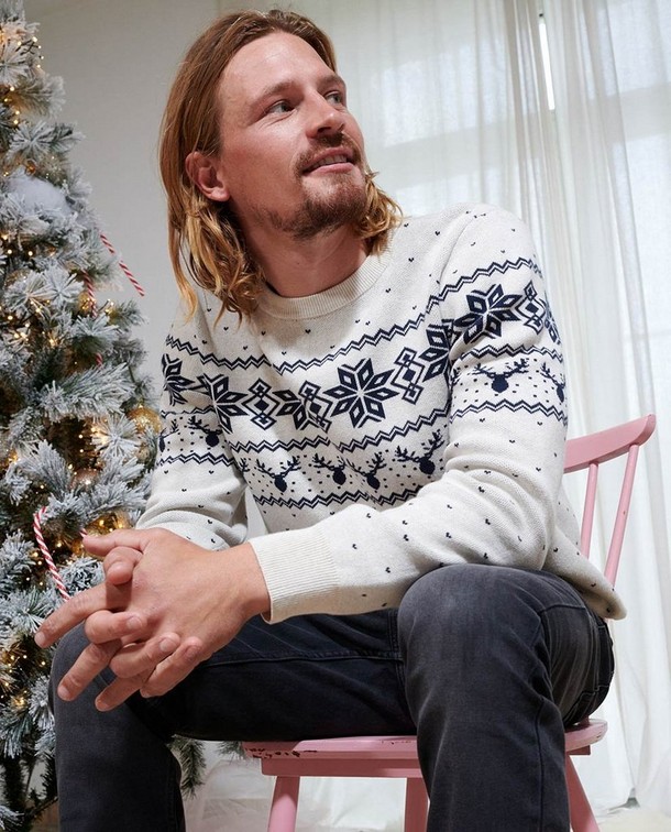 Pull de Noël avec un motif amusant Pull de Noël avec un motif amusant