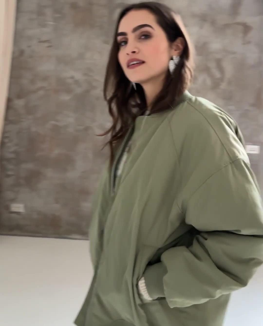 Oversized bomber - Video - khaki - thumbnail nummer 2