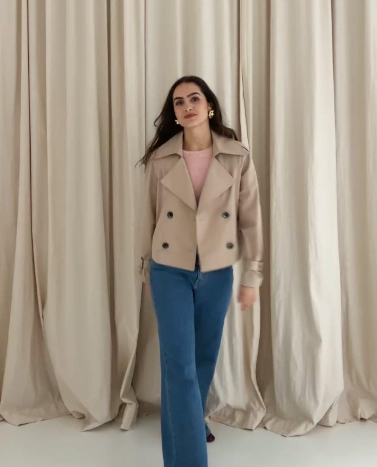 Korte trenchcoat - Video - lichtbeige - thumbnail nummer 2